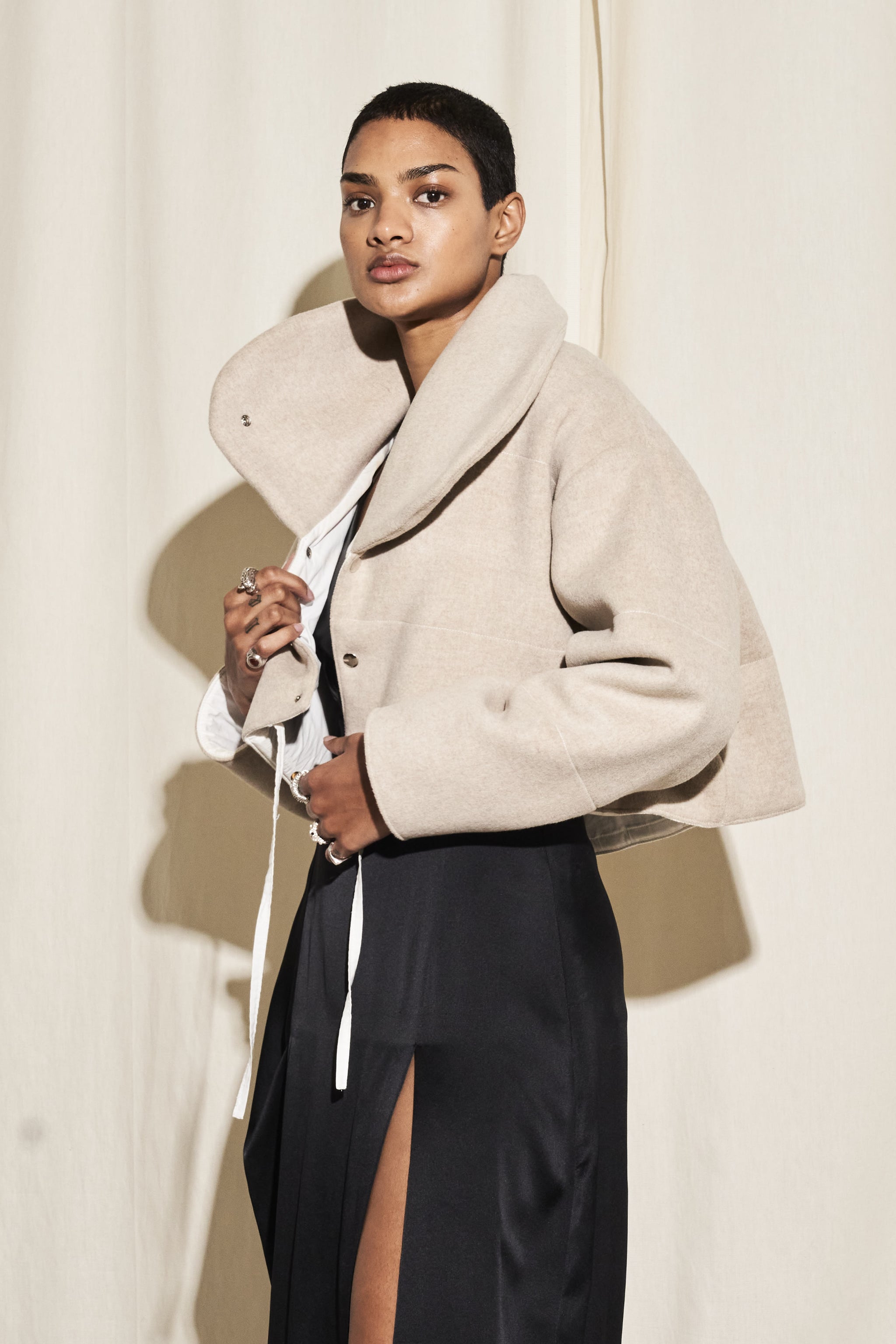 THE ILAYA JACKET IN SAND