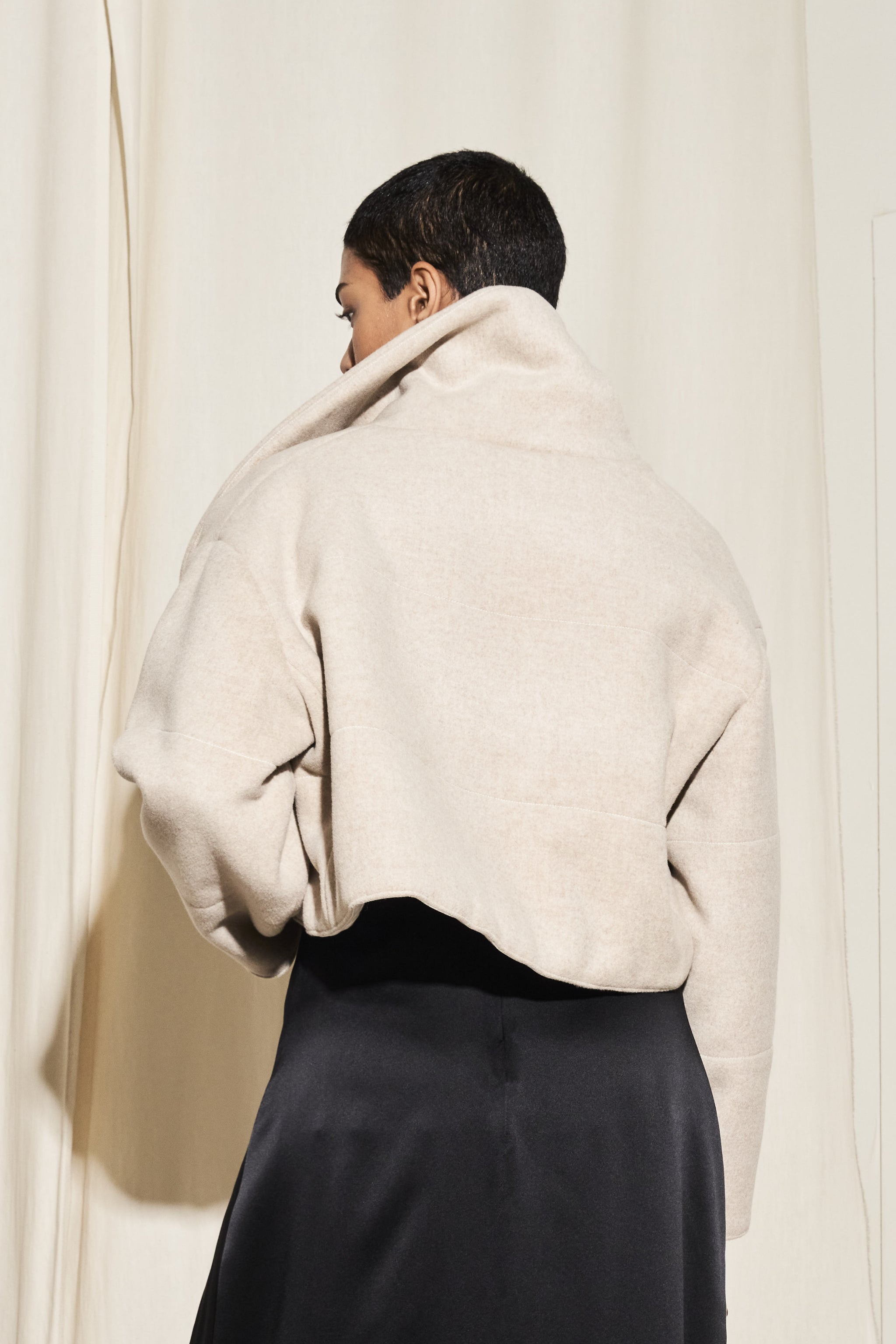 THE ILAYA JACKET IN SAND