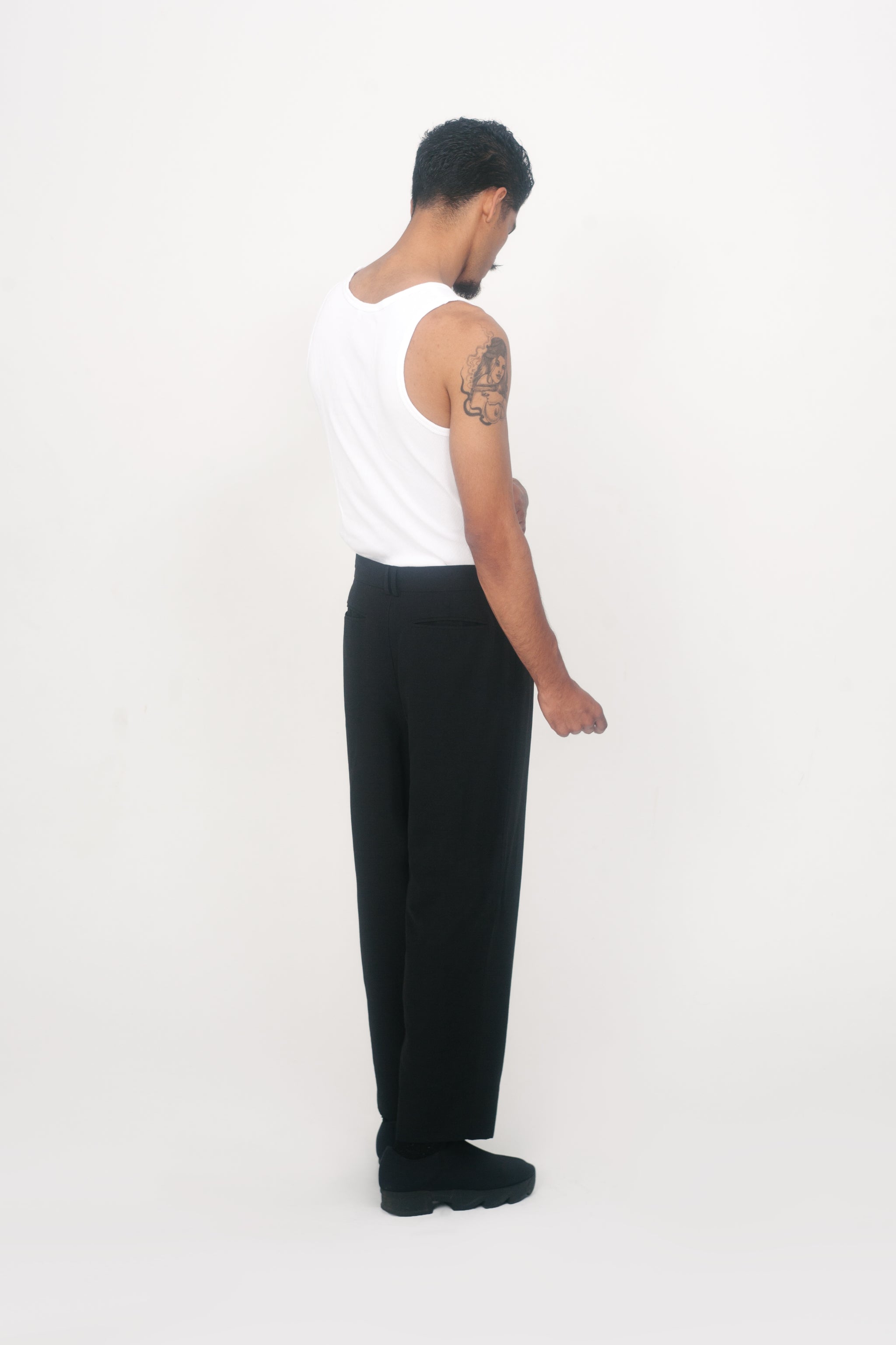 SHAGGY PLEATED PANTS IN BLACK
