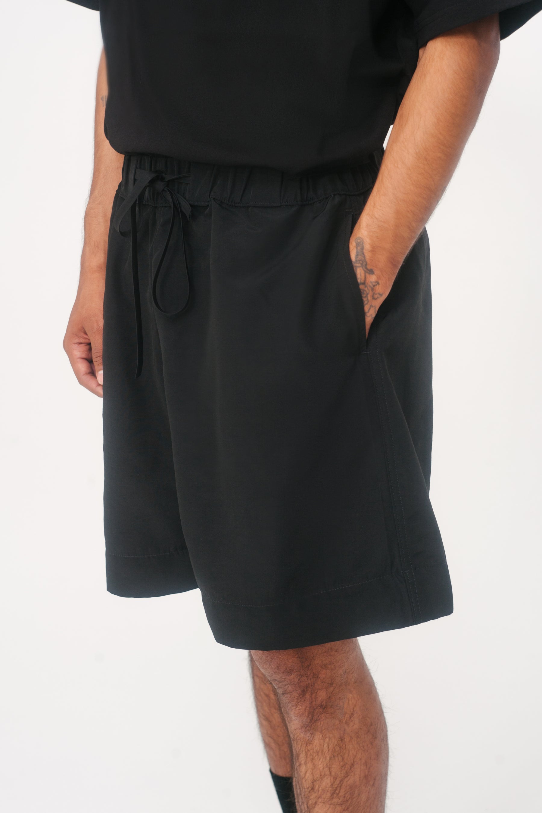 BOX SHORTS IN BLACK